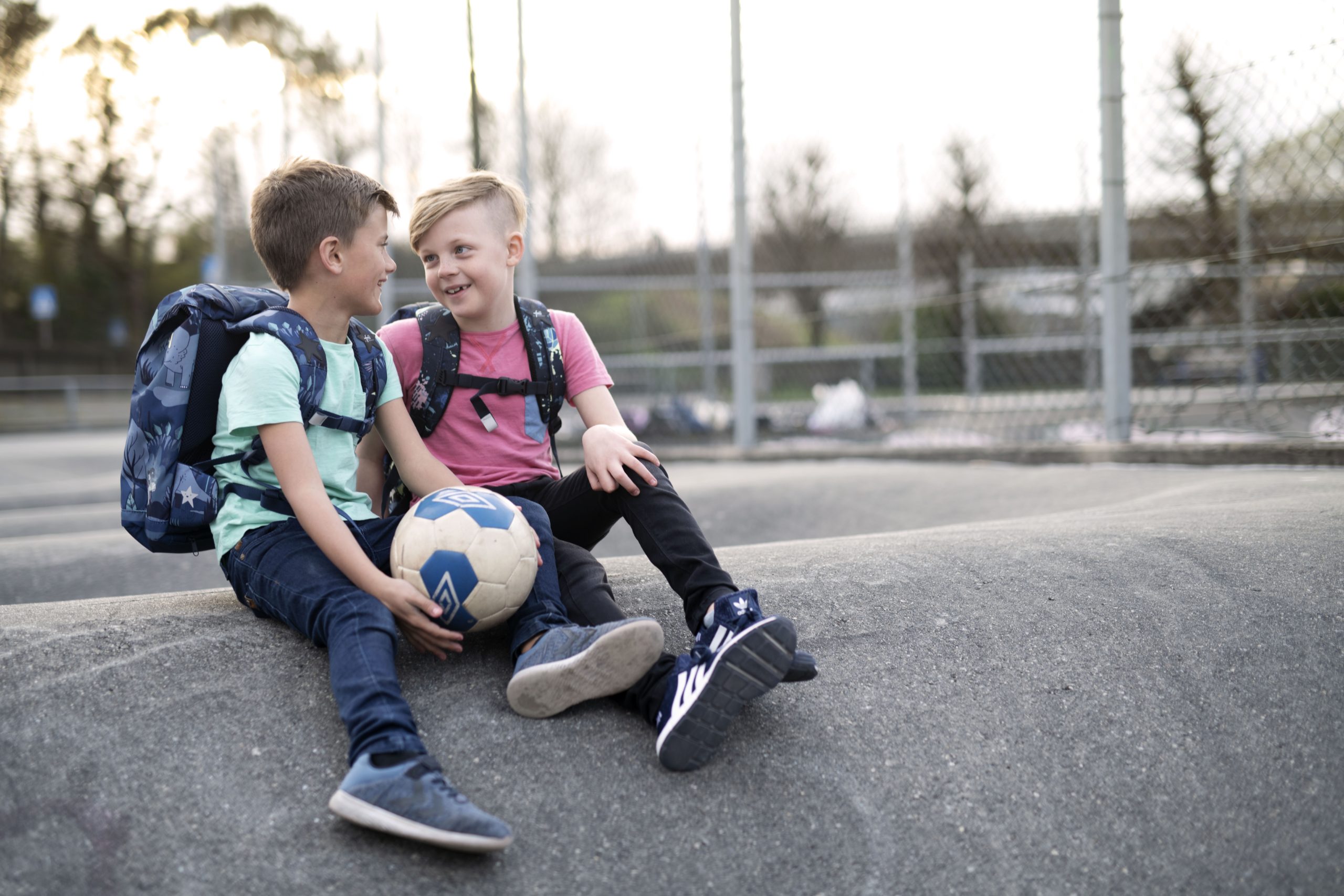 小学生护脊书包|挪威 frii .可机洗的儿童轻量人体工学休闲后背包